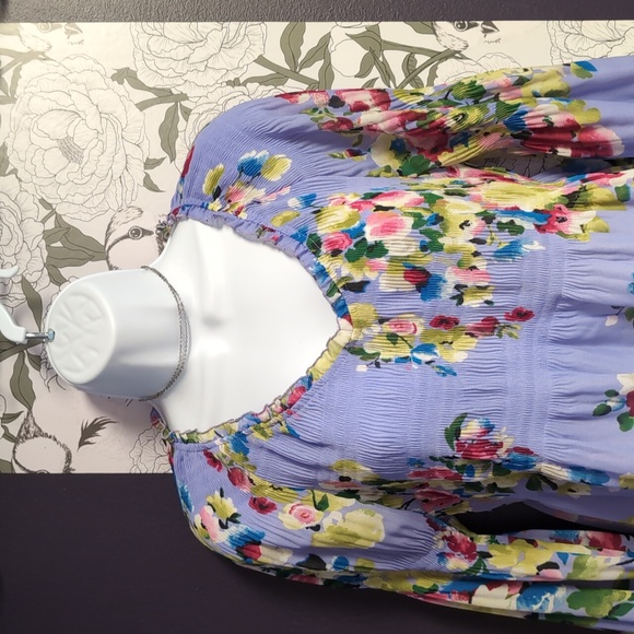 Valerie Stevens Floral Puff Sleeve Peasant Top - Picture 4 of 7